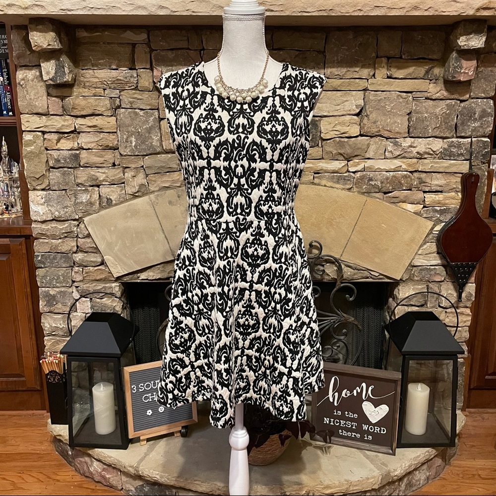 Gianni Bini Black White Damask Sleeveless Dress - Picture 1 of 10